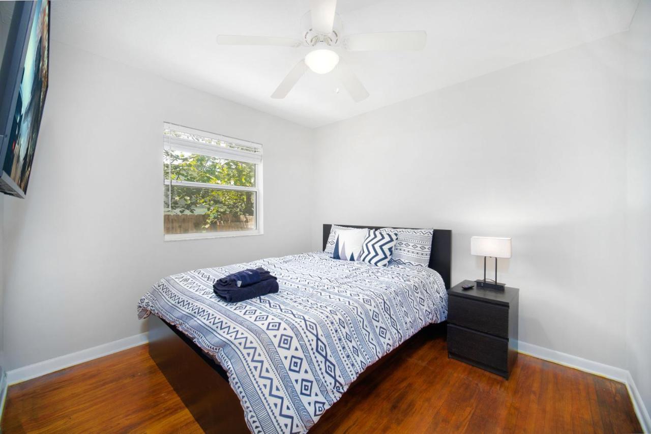 King Bedroom 2Bed1Bath Sleeps 4 Close To Town Center Downtown Beach Mayo Clinic Jacksonville Exteriör bild